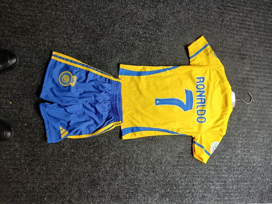 Продавам на Adidas и Nike   спортни  екип комплект  на добра ц