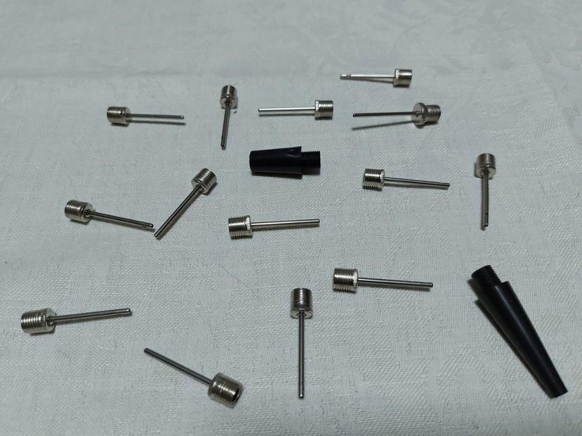 Ace metalice, marime universala, pentru umflat mingi de sport