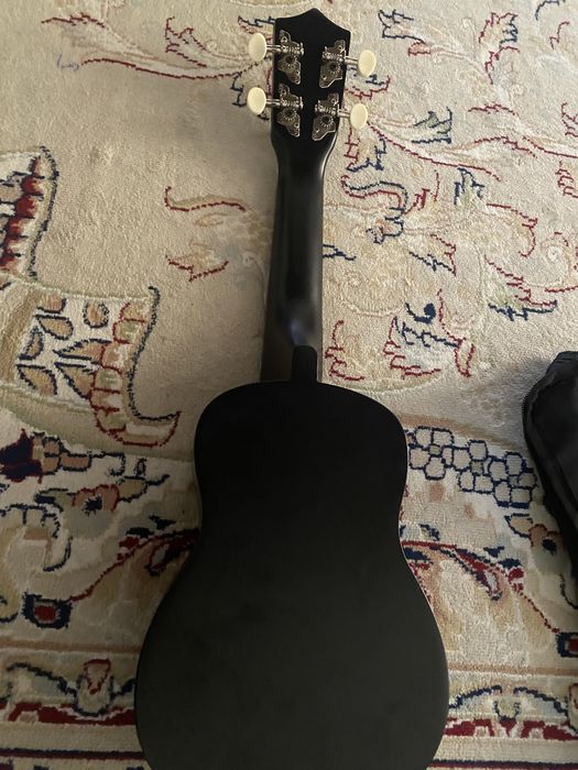 Прадается укулеле