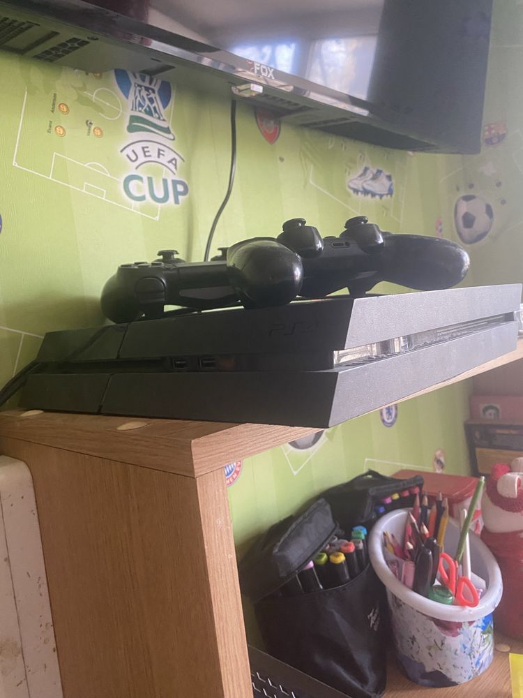 PS 4 с играми и дисками