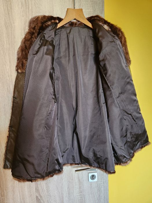 Продавам дамско палто от норка в изключително добро състояние.