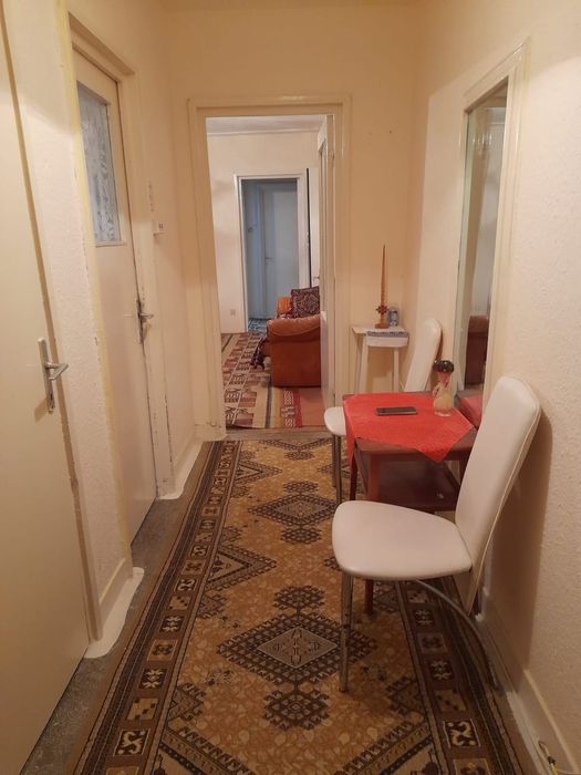 Apartament 3 camere de vânzare, zona Abator ,etaj 2 ,semidecomandat