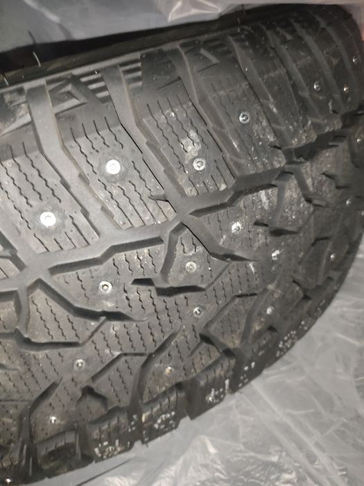 Продам новую резину 235/50/19