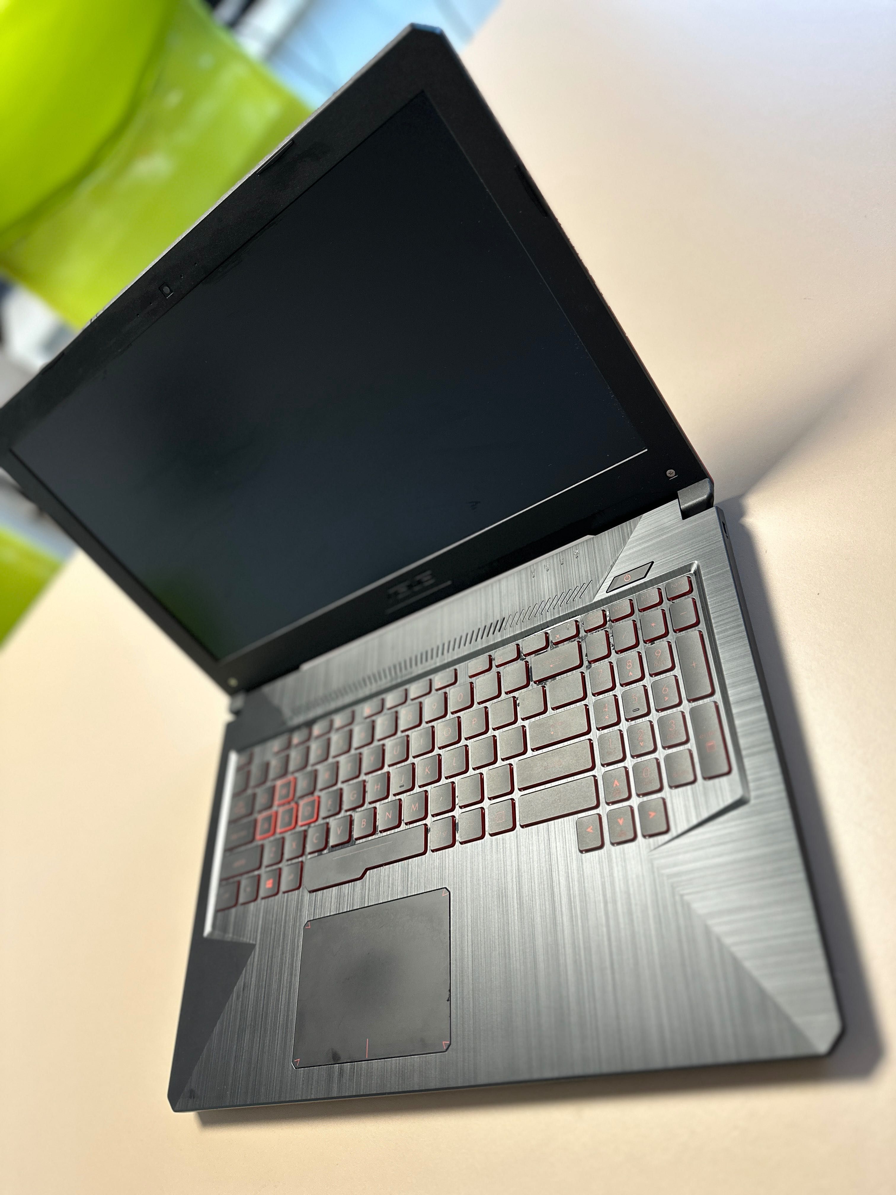 ASUS TUF GAMING FX504GD - Gamin laptop - subtire, ultraportabil