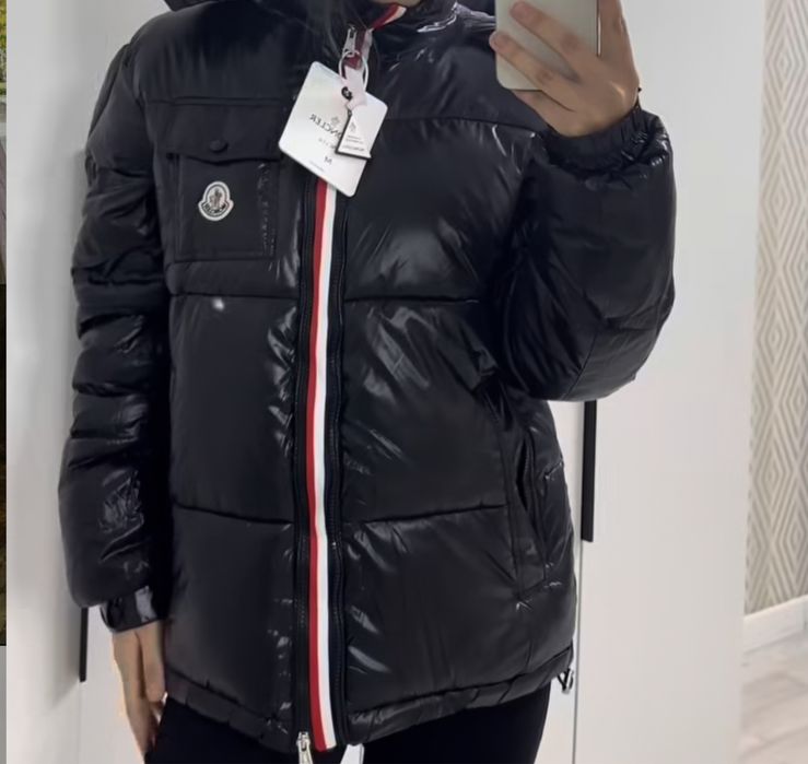Продам куртку moncler , обсалютно новая!