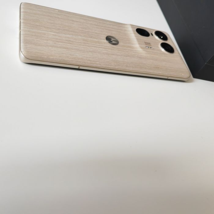 Moto edge 50 ultra Nordic Wood 1TB , 16RAM пълен комплект + подаръци