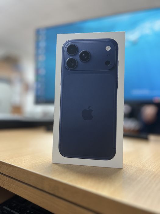 I phone 17 pro max 256 gb Deep blue e-sim