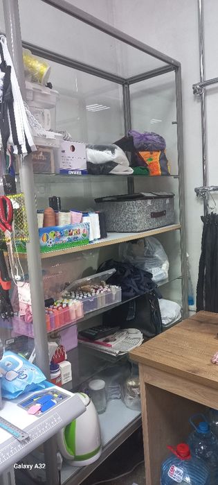 Продам стеклянную полку .б/у в  хорошем состоянии. Стекла не битые..а