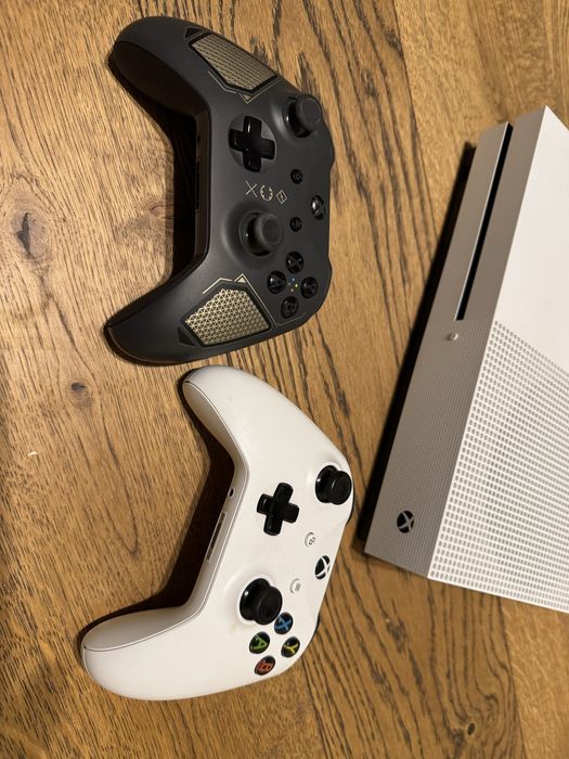 Xbox one + 2 controller