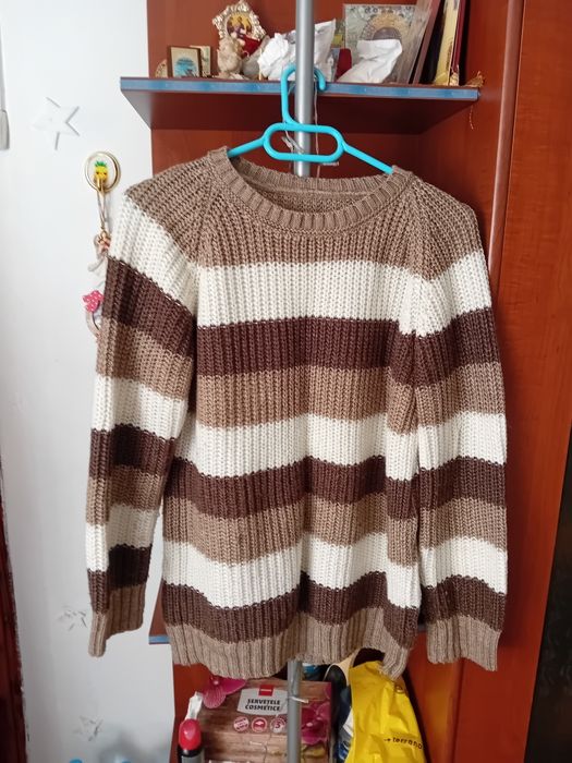 Pulover de culoare maro din lana