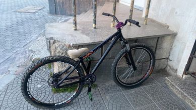 Custom dirt jump bike