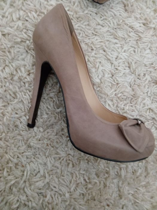 Pantofii GUESS Mărimea 37