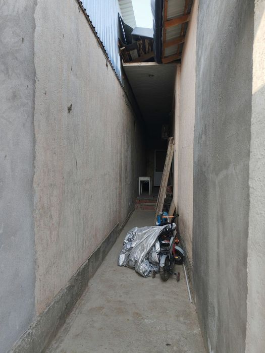 Яшнобадский район. Домик на земле.