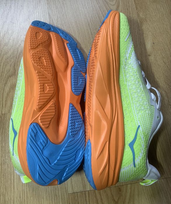 Vând Hoka nr.42.