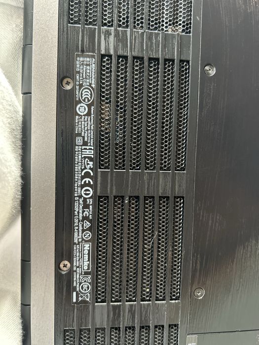 Лаптоп Alienware 13 R2