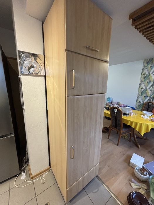 Кухненски шкаф с хладилник