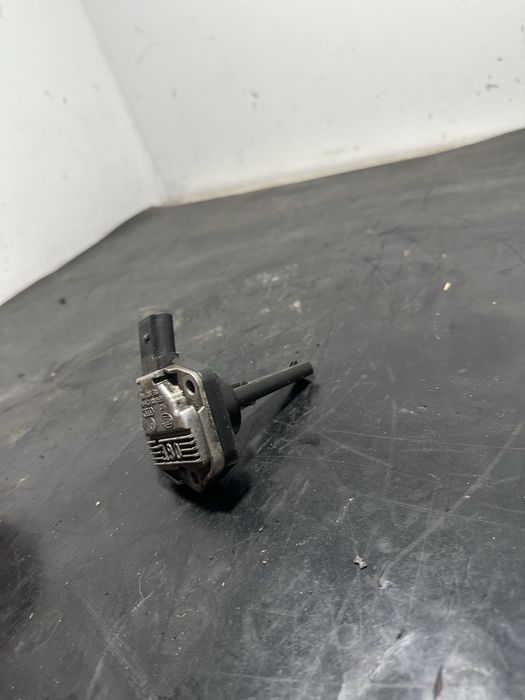 Senzor nivel baie ulei Vw Golf 5 Jetta Tiguan 06E907660
