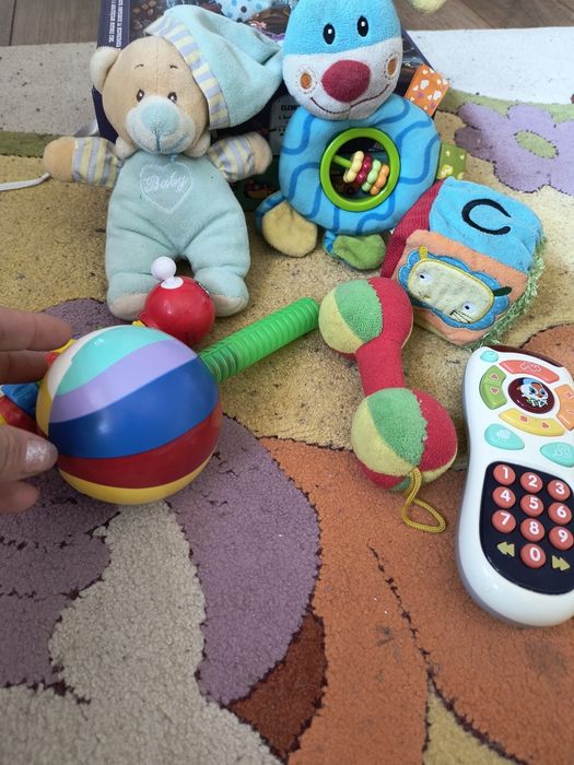 Lot jucării bebe
