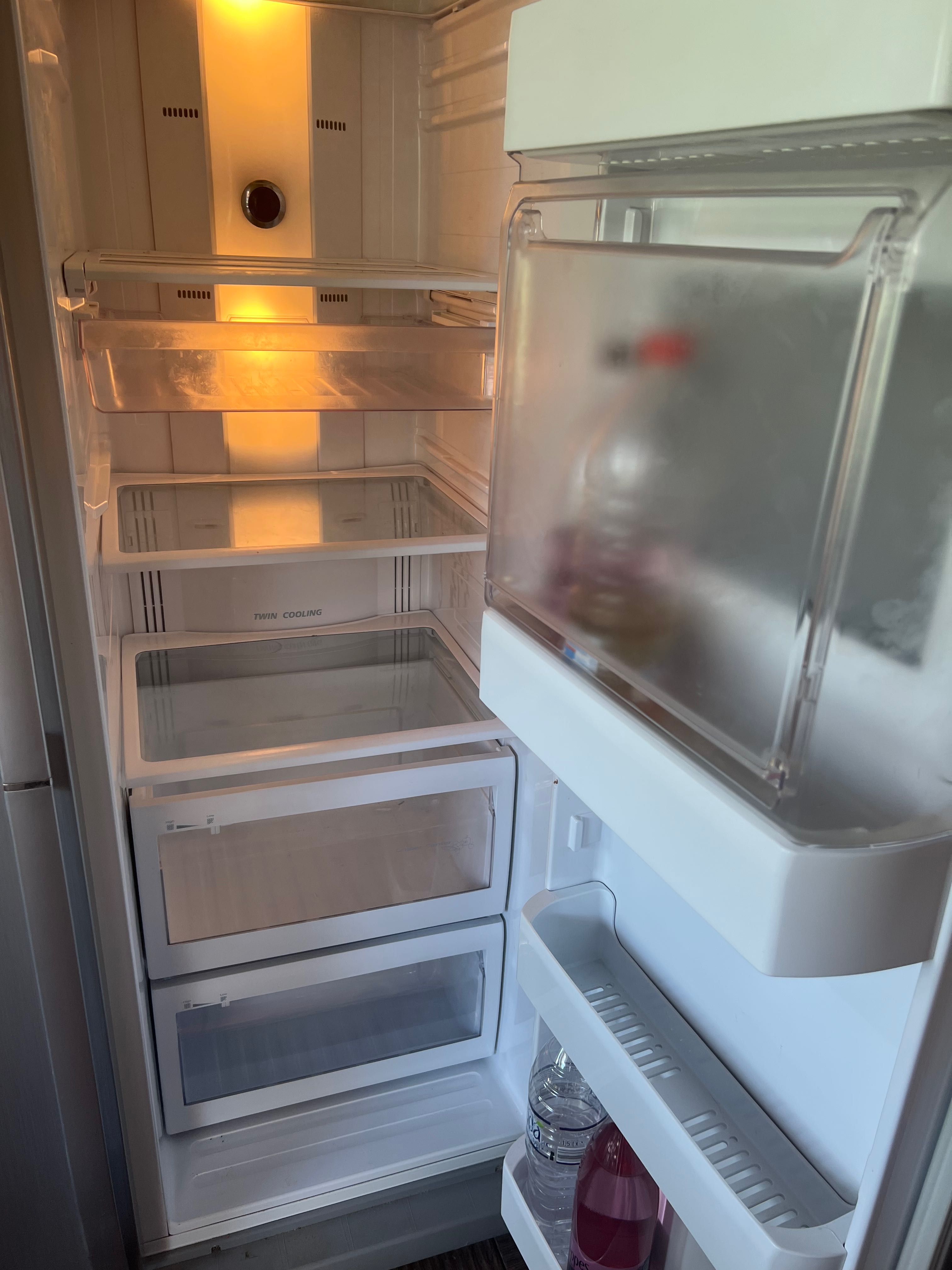 Хладилник SAMSUNG с ледогенератор