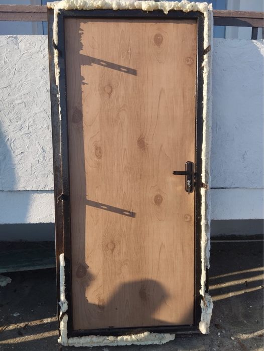 Продается дверь входная