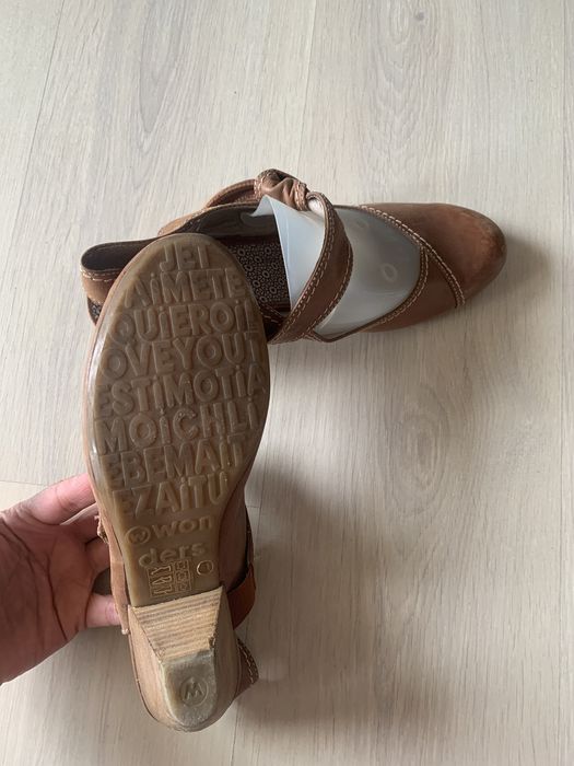 Vand sandale inchise in fata(41)din piele.