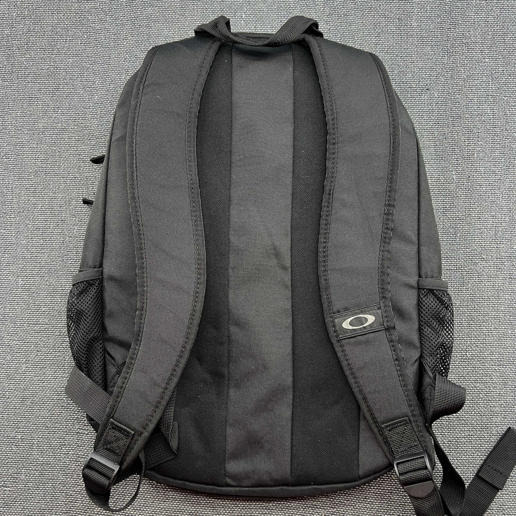 Oakley Enduro 3.0 20L Раница Черна Лаптоп Екипировка