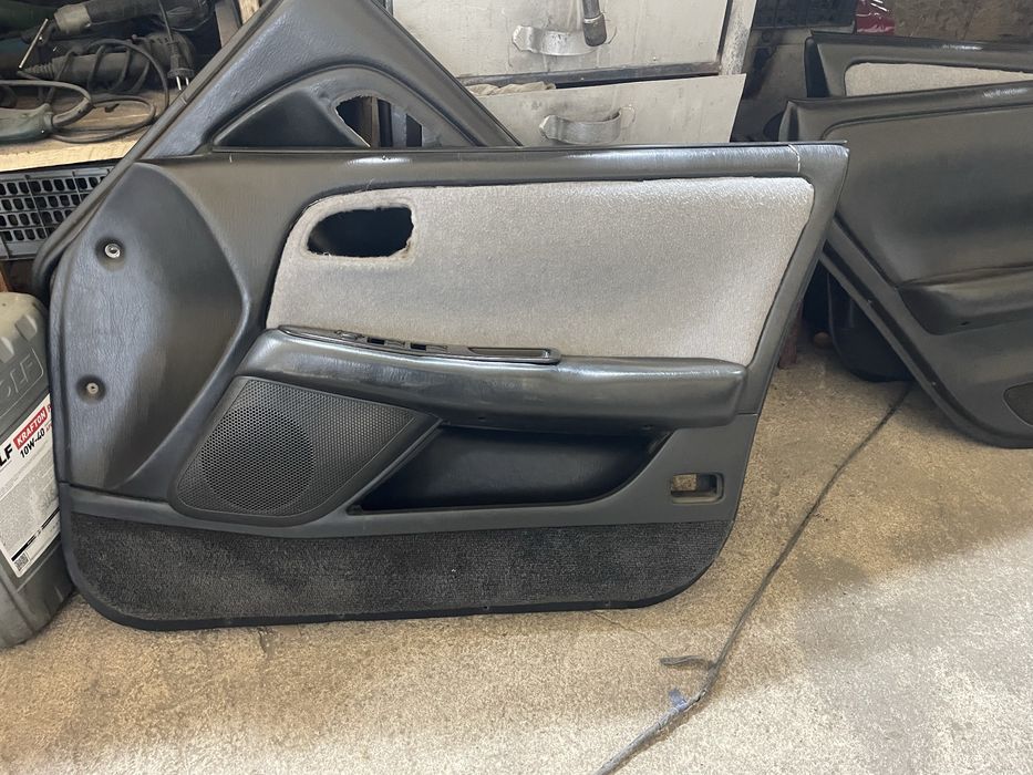 Продам комплект дверных карт дёшево