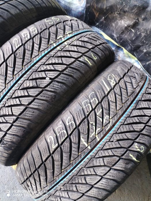 255 55 18 Goodyear ultra grip M+S