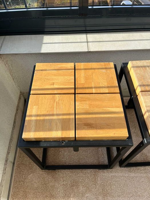 Scaune tip industrial cu cadru din fier forjat si  baza de stejar