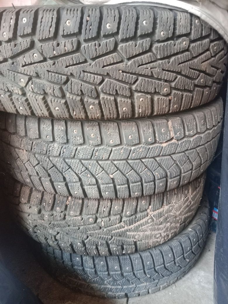 Продам зимние шины.