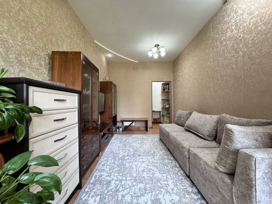 Буюк Ипак Йули Метро 3ком 90м2 кирпич 2*6 балкон