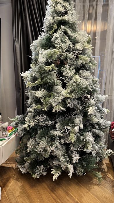 Елка новогодняя снежная
