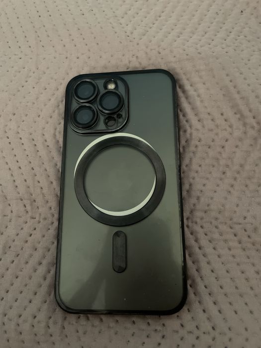iphone 13 pro mica fisura pe fata pe spate este impecabil