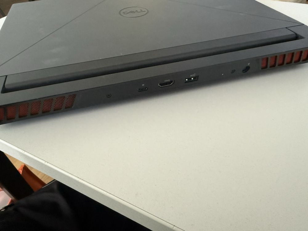 Лаптоп DELL с остатъчна гаранция