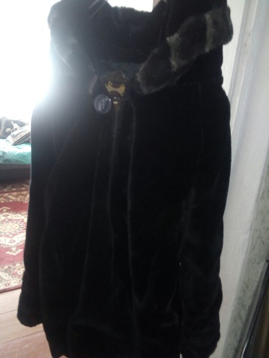 Полушубок с капюшоном 54 р. искуственную импортную- Корея .