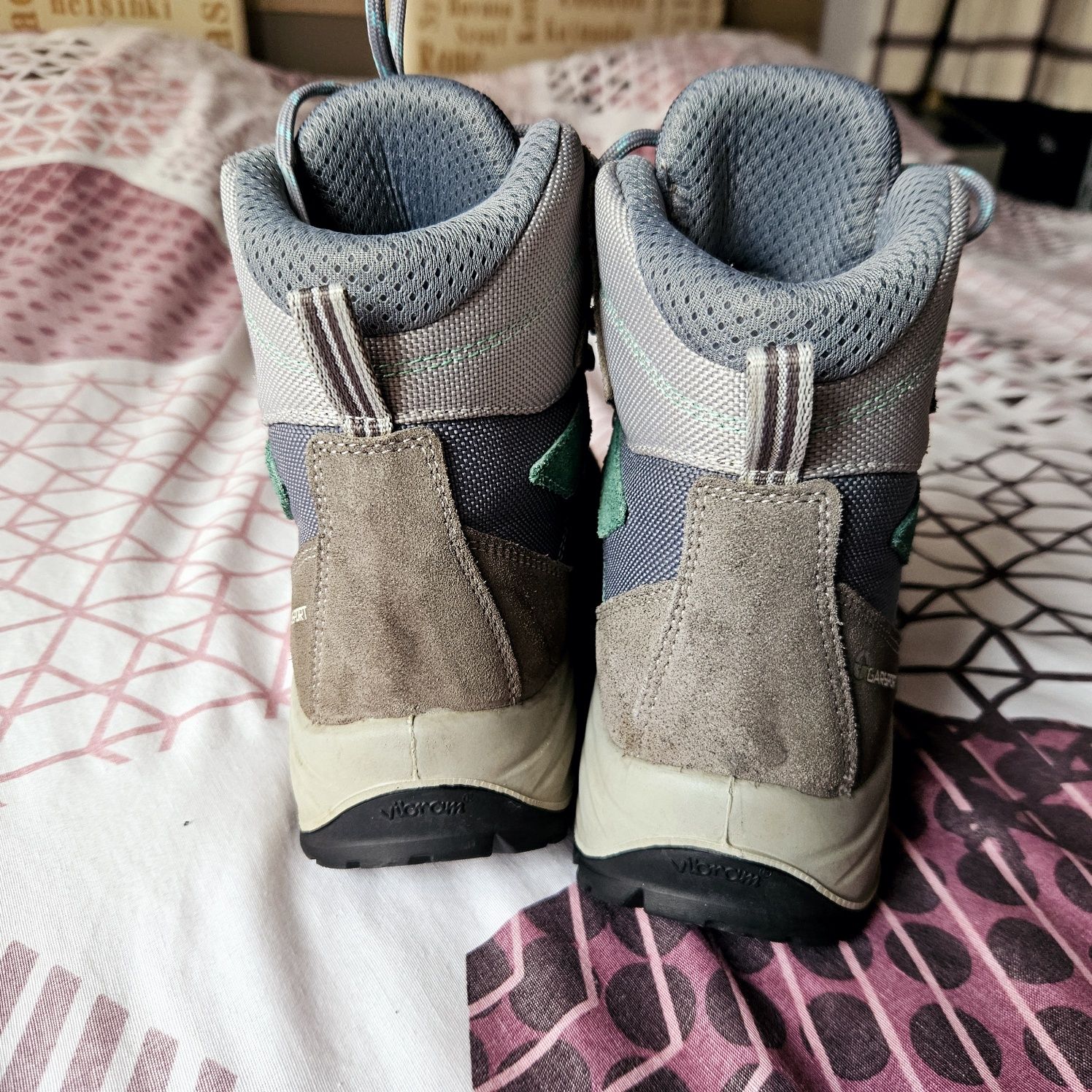 Дамски туристически обувки GarSport, подметка Vibram