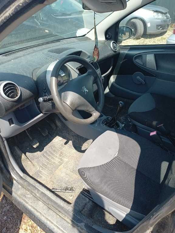 Dezmembram piese pentru Peugeot 107 1.0