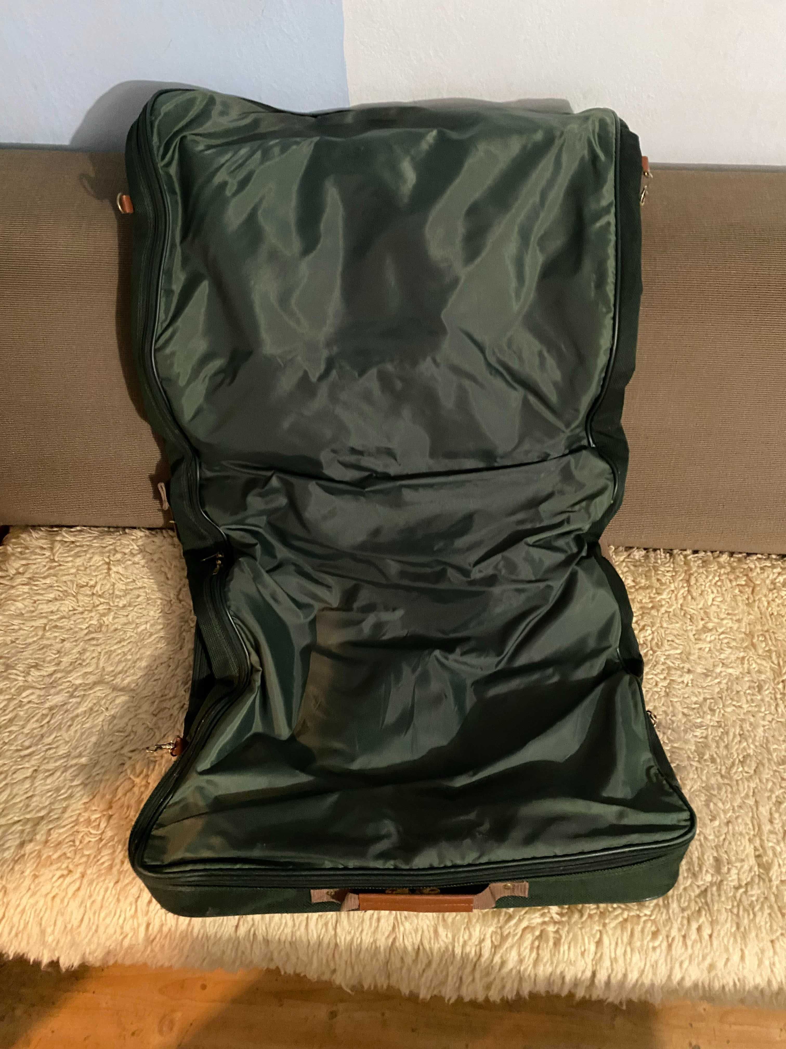 XL куфар и чанта за път.