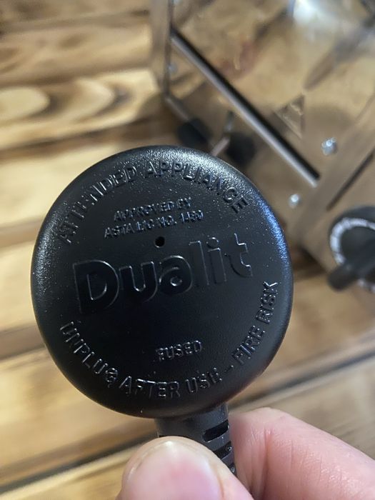 Чисто нова тостер машина Dualit