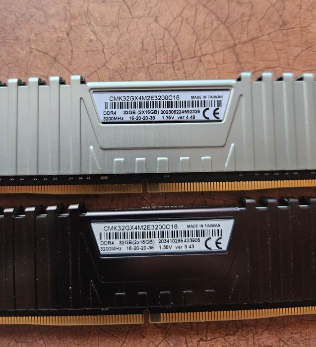 Kit memorii 2x 16GB DDR4 3200Mhz Corsair Vengeance LPX dual channel