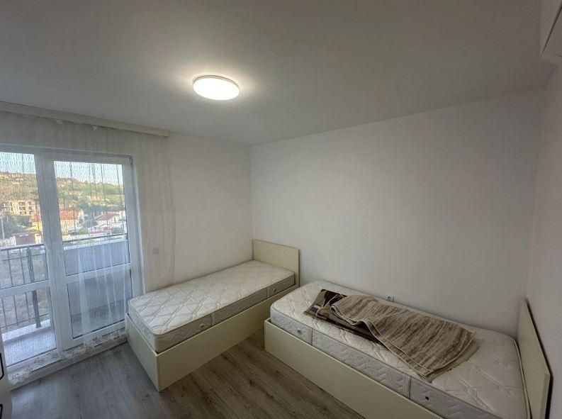 Дава се под наем Двустаен апартамент в Варна, Възраждане 4 - 56 кв.м за 450 € - Снимка #2