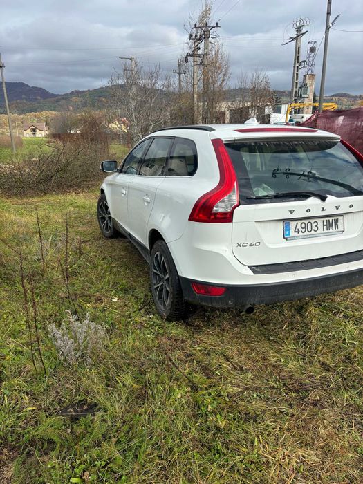 Volvo XC60. 2.0 L Diesel. 2013