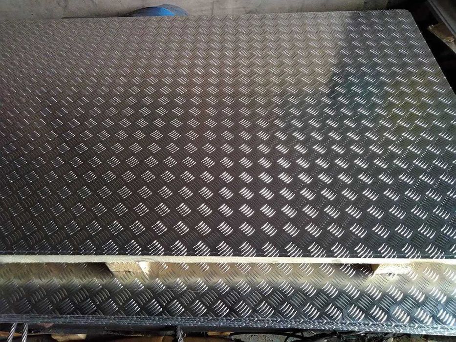 Алюмин лист релфёный. Alyumin List Reflyonka 1мм,2мм,3мм