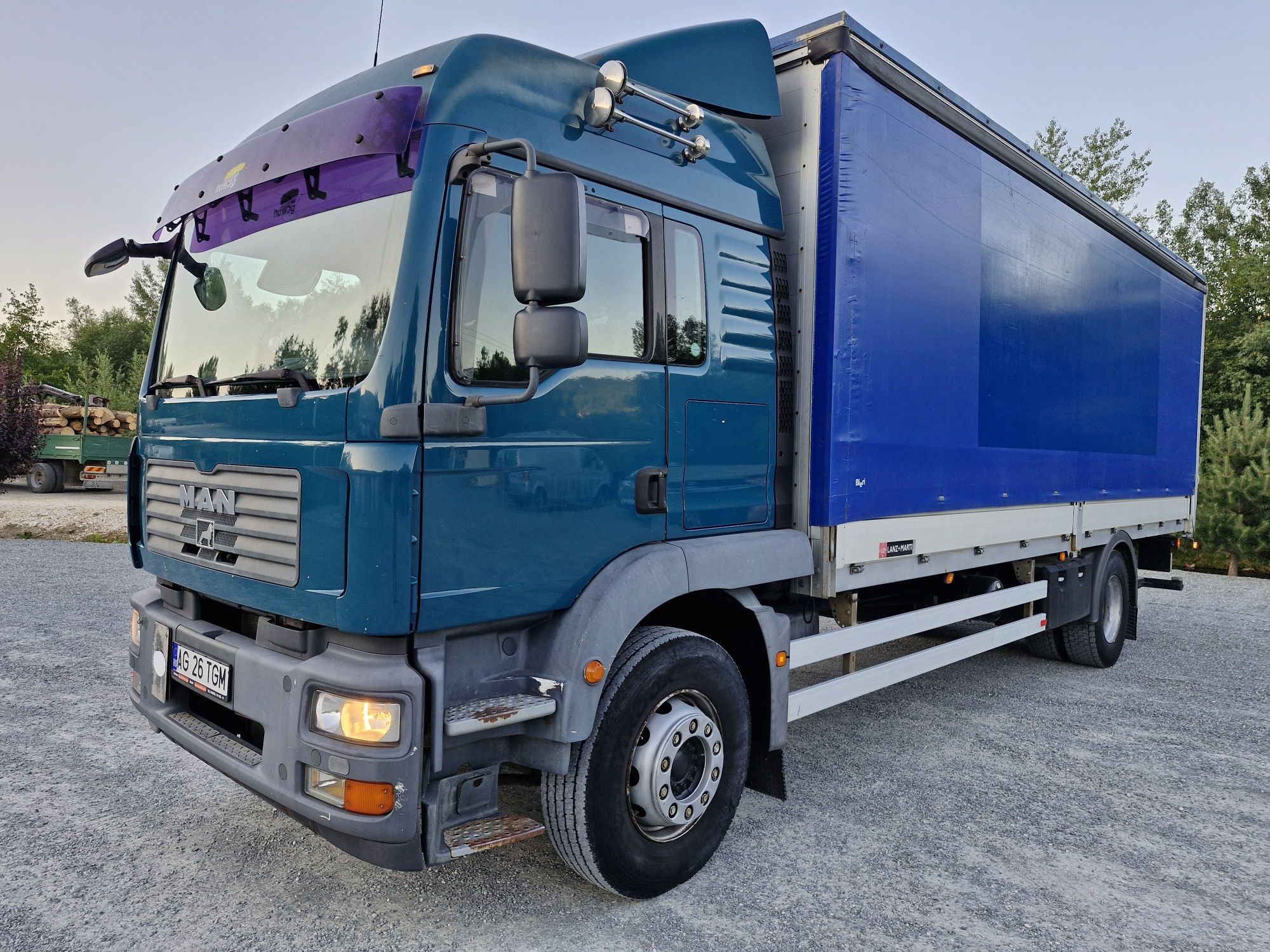 MAN TGM 18340 cu lift hidraulic. Cabina mare.fabricatie 2009.euro 5