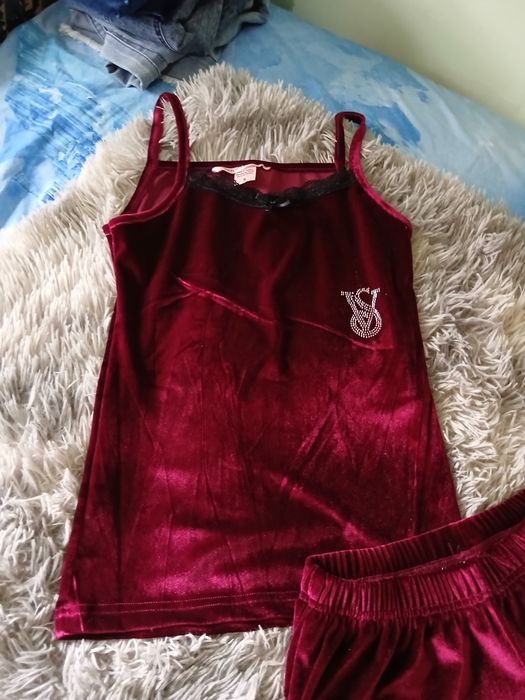 Pijama dama,catifea,noi cu eticheta,VS