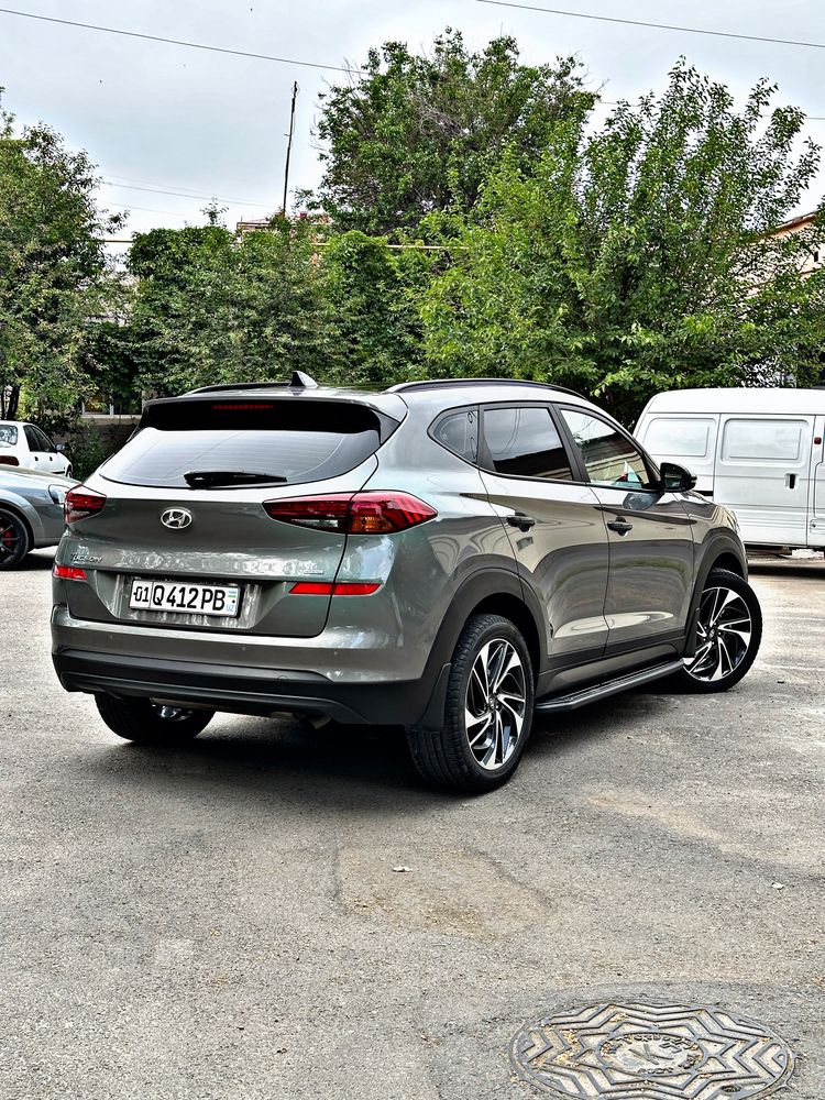 Hyundai Tucson Full, 2 л объем, полный привод AWD,чистая своя