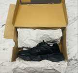 New balance 9060 triple black 43 100% original