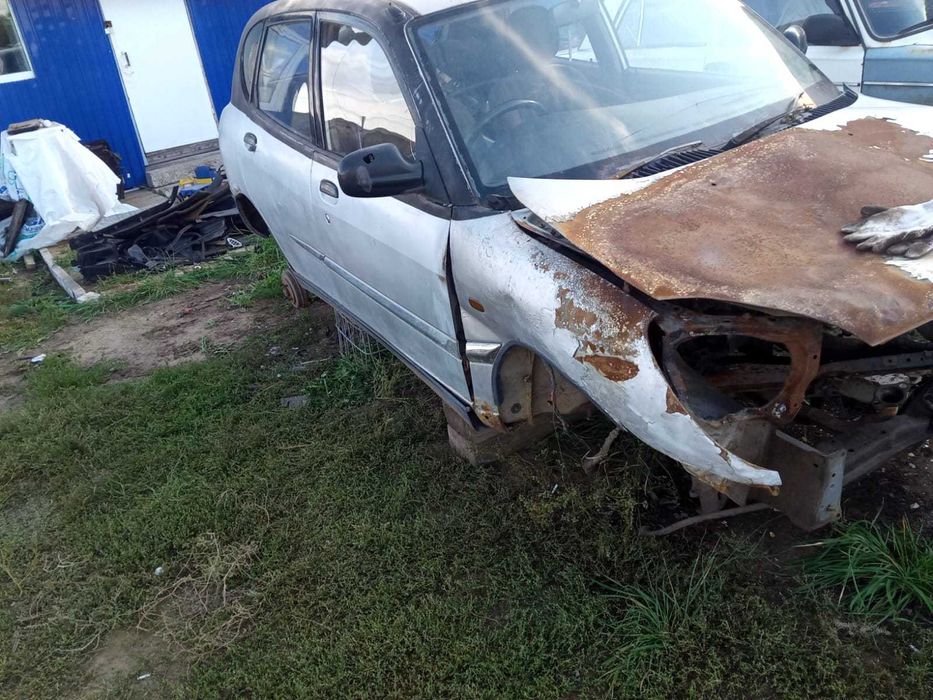 Тойота Дуэт по запчастям