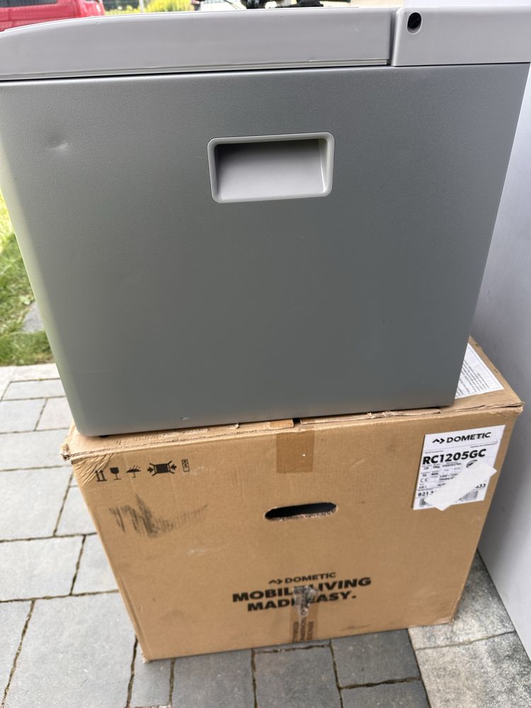 Lada frigorifica Dometic pe Gaz 12V si 220V