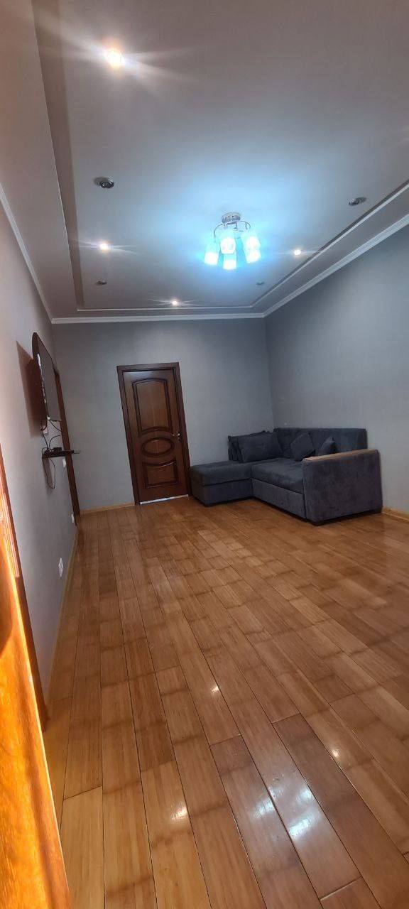 Продам квартиру Новомосковском 3/4/5 70м2